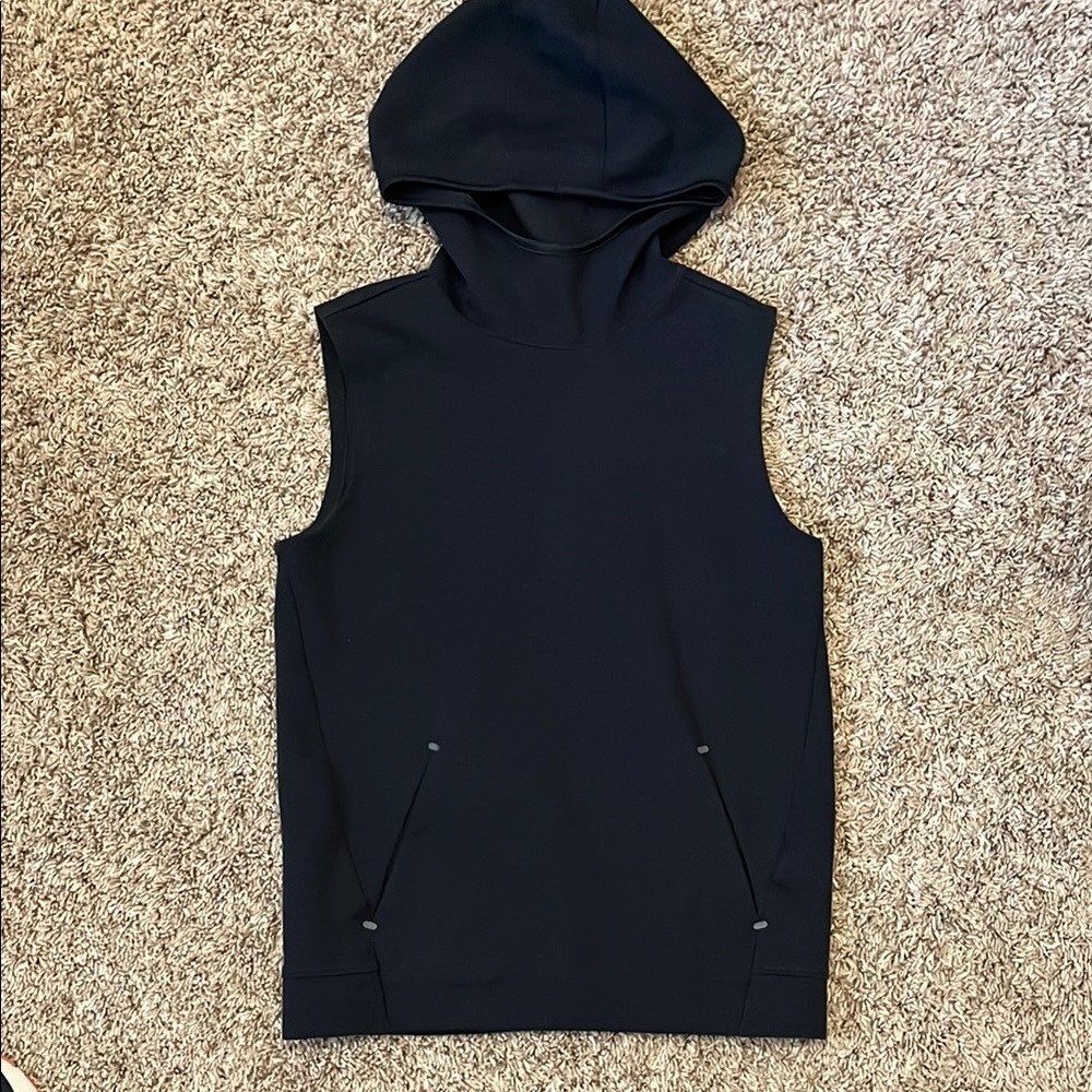 Boys sleeves fleece top.